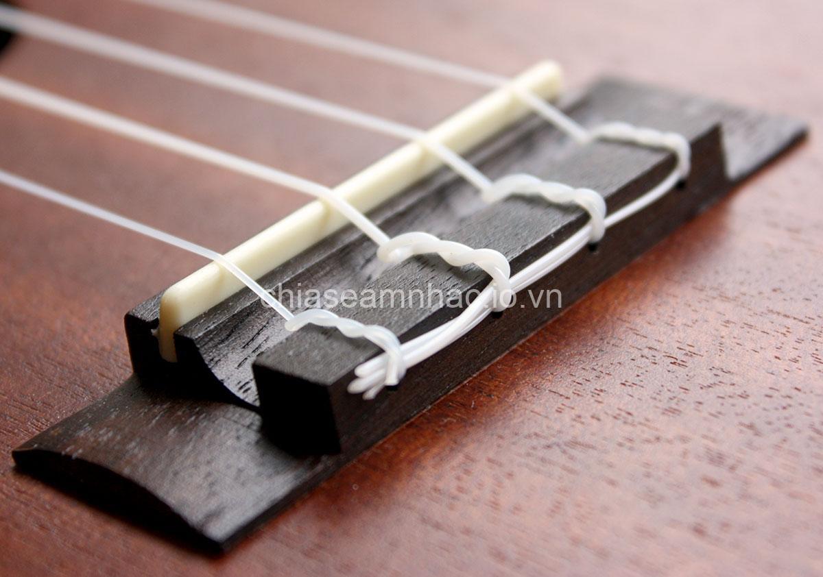 Cách Thay Dây Đàn Ukulele Bị Đứt: Hướng Dẫn Chi Tiết Cho Người Mới Bắt Đầu